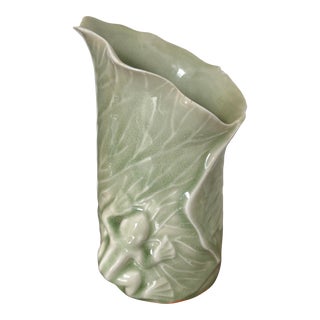 Vintage Jade Green Frog on a Lily Pad Vase For Sale