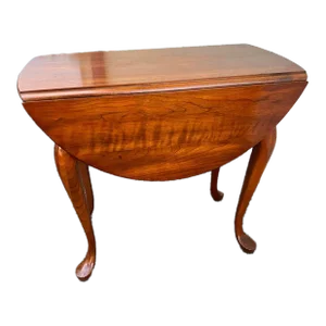 Late 20th Century Pennsylvania House Queen Anne Style Cherry Drop-Leaf Side Table.