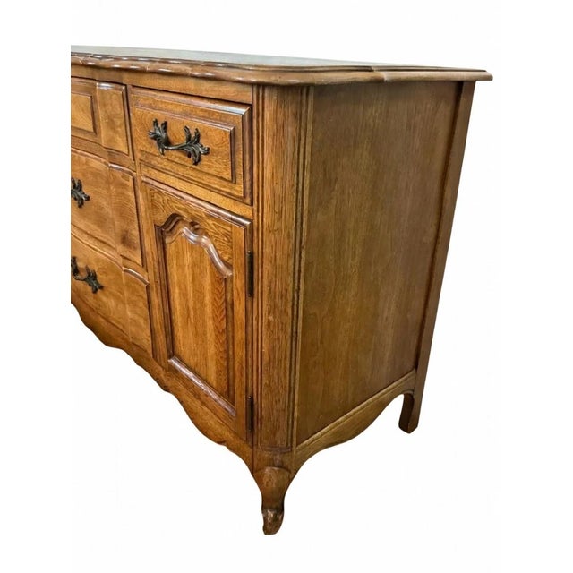 1960s Thomasville French Provincial Walnut Sideboard Buffet Credenza With Brass Hardware For Sale In Baltimore - Image 6 of 9