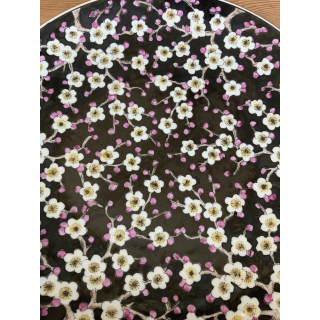 Vintage Gold Imari White Lotus Blossom on a Black Background Decorative Wall Plate For Sale In Los Angeles - Image 6 of 8