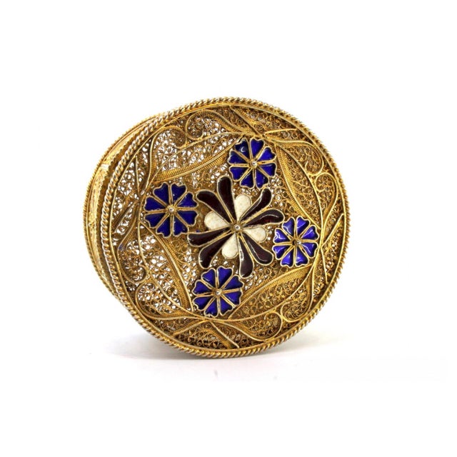 Gilded Silver Filigree Box with Enamelled Flowers and Spherical Feet For Sale - Image 4 of 10