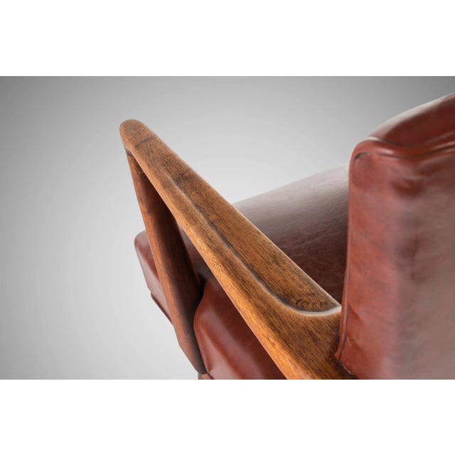 Early Jens Risom Model 108 Arm Chair for Risom Designs in Walnut and Original Naugahyde, circa 1950s For Sale In Orlando - Image 6 of 13