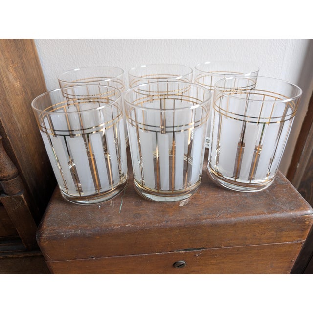 Culver Ltd. Vintage Mid-Century Modern Culver 22k "ServeMates" Glasses ~ Set of 6 ~ Frosted Stripe Pattern, Gold Trim, Double Old Fashioned Rocks Glasses For Sale - Image 4 of 11