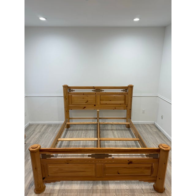 Bernhardt Furniture Company Vintage King Size Bed from 1994' ( missing label mark ).Made from pine solid wood with metal...