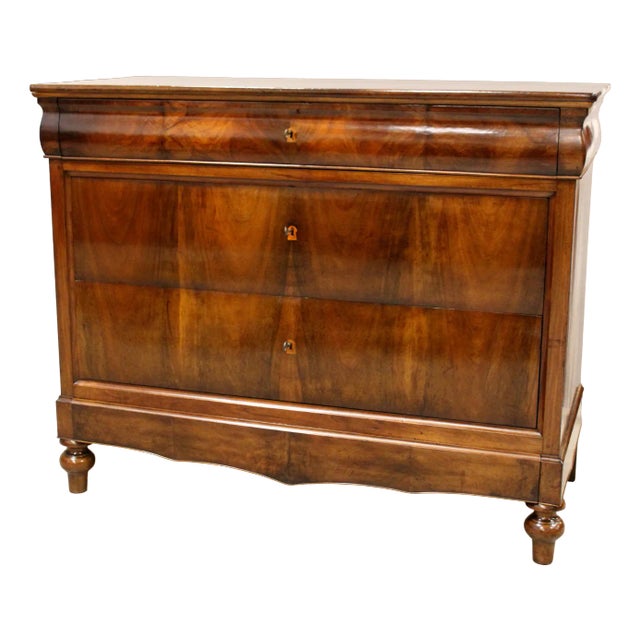 19th Century Italian Chest of Drawers in Walnut For Sale
