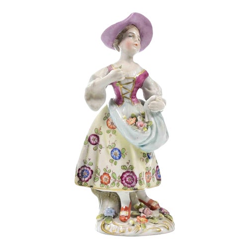 Young Girl Sculpture in the style of Capodimonte, Early 20th Century For Sale