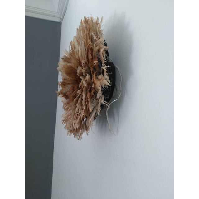 Juju hat beige of 20" (50 cm). Juju hat made with natural feathers and rattan. Juju hat woven and handcrafted. Beautiful...