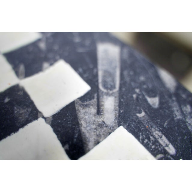 Mid-Century Brutalist Marble Chess Board Set with Black and White Orthoceras Fossil Slab and Stone Pieces, 1950s, Set of 33 For Sale - Image 15 of 16