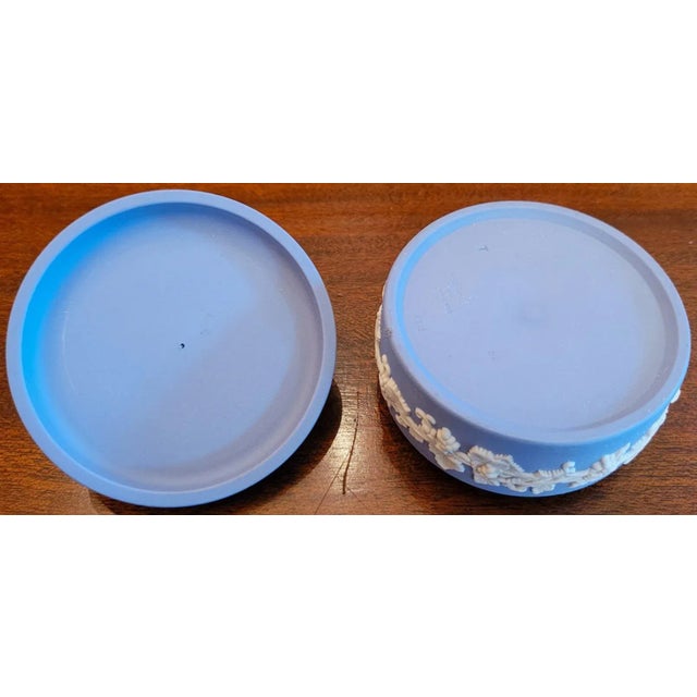 Wedgwood Jasperware Pale Blue Small Circular Lidded Vanity Box For Sale In Dallas - Image 6 of 12