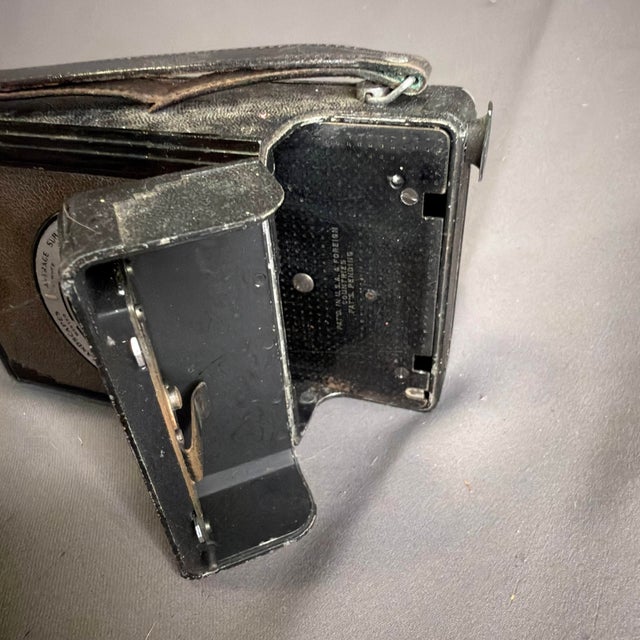 1930's Art Deco Bell & Howell Filmo 141-B 16mm Motion Picture Camera For Sale - Image 11 of 16