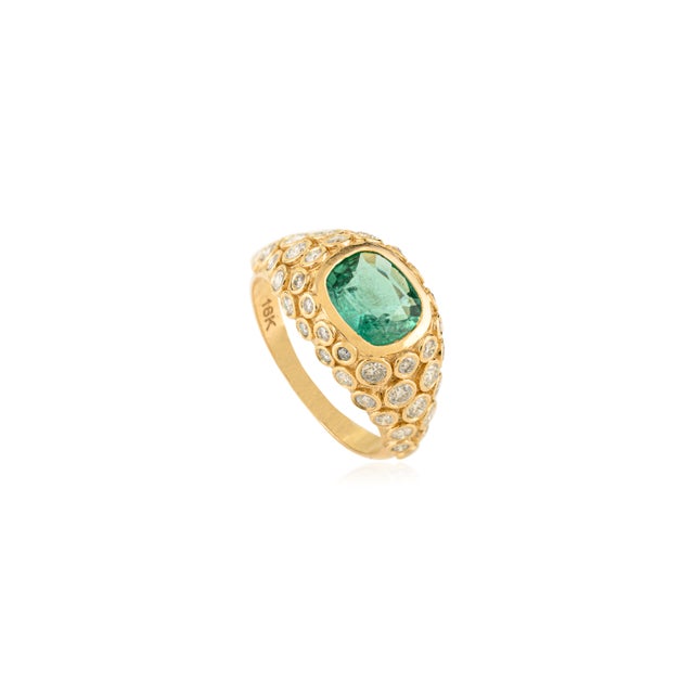 Contemporary VRJewels 1930s Vintage Inspired 18k Gold Emerald Diamond Bombe Ring Size 6 For Sale - Image 3 of 11