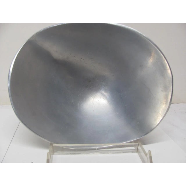 Platinum Vintage Nambe Serving Bowl Made in the u.s.a. Aluminum Model 569, Signed For Sale - Image 8 of 8