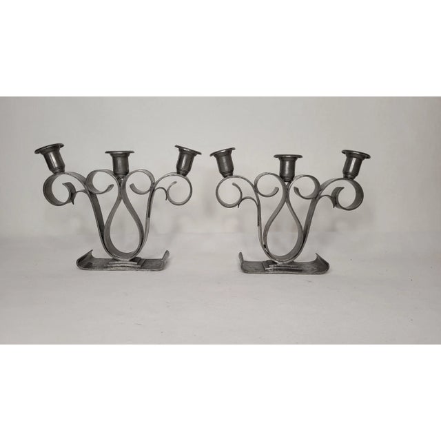Hammered pewter candle holders 1950's Delavan Paris Usual traces of use and age. Height 20.5 cm Width 26.5 cm This piece...