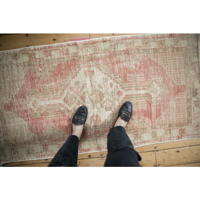 :: Diamond shaped stepped center medallion with long stemmed finials and finned floral blossoms buffering each side atop...