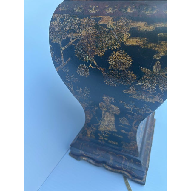 Mid 20th Century Chinoiserie Styled Black and Gold Accent Table Lamp For Sale - Image 4 of 8