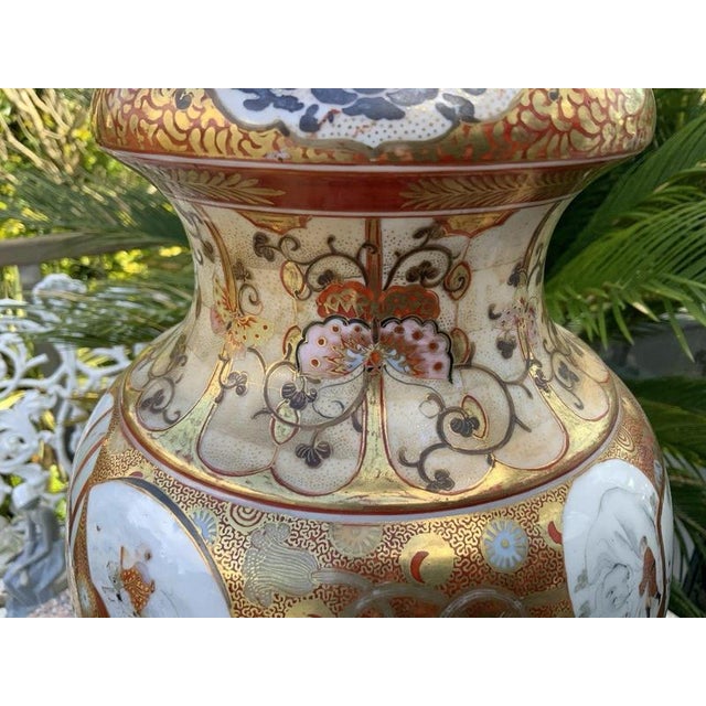 Large Meiji Japanese Gilt Porcelain Samurai Vase with Stand, 1880 For Sale - Image 6 of 18