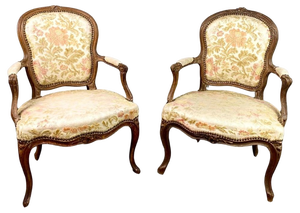 Set of French Louis XV Cabriolet Armchairs, 1740