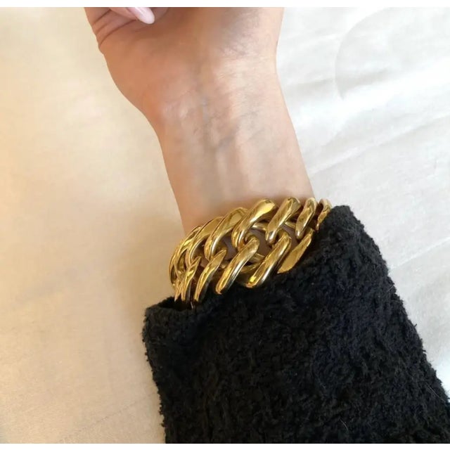 Stunning vintage Yves Saint Laurent bracelet Large, interwoven links in gold-tone metal Adjustable length; links can be...