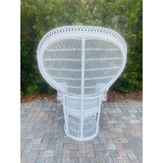 1970s Bohemian Vintage Handcrafted White Wicker/Rattan Emmanuelle Peacock Chair For Sale In Miami - Image 6 of 8
