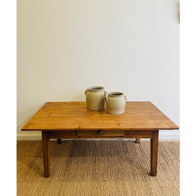 Vintage Coffee Table in Oak, in Good conditions. Designed 1920 to 1949