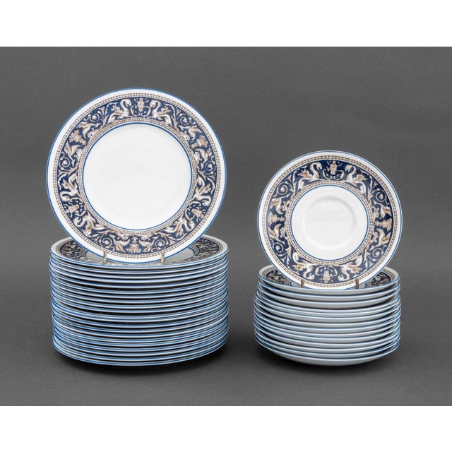 Late 20th Century Wedgwood "Florentine" Porcelain Service, 156 Pcs. For Sale In New York - Image 6 of 18