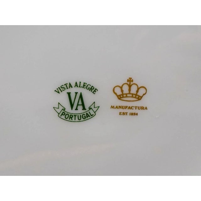 White Mid 20th Century Vista Alegre Portugal Anne White & Gold Porcelain Lidded Coffee Tea Pot For Sale - Image 8 of 9