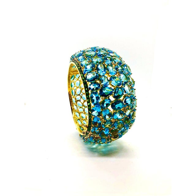 Baroque Bochic “Capri” Vintage Natural Blue Topaz Cuff Set In 18K Gold & Silver For Sale - Image 3 of 9