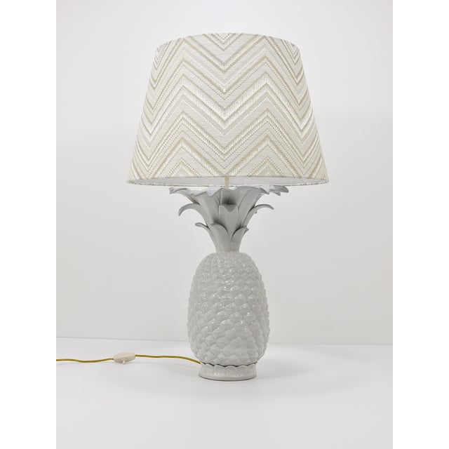 Hollywood Regency White Pineapple Table Lamp from Tommaso Barbi, Italy, 1970s For Sale - Image 4 of 18