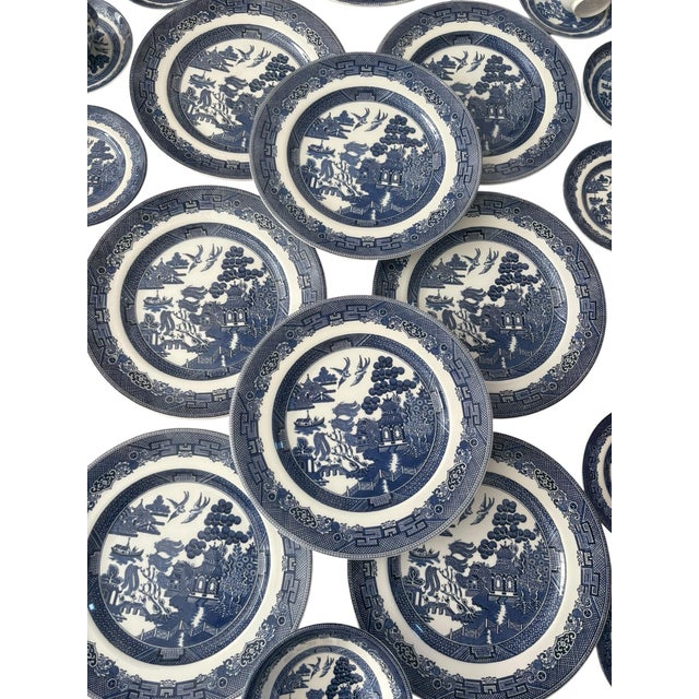 Late 20th Century Blue Willow Johnson Brothers- Made in England Dish Set - A Set of 41 Pieces For Sale In New York - Image 6 of 11