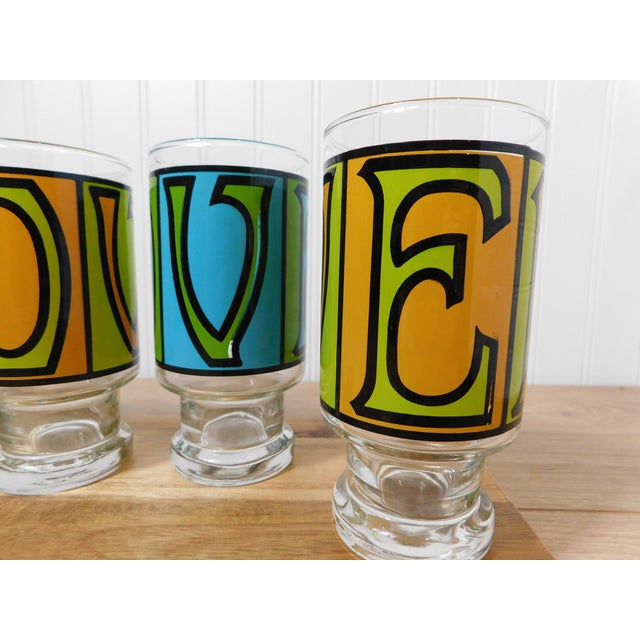 1960s Vintage 1970s Anchor Hocking “Love” Glasses – Set of 4 Psychedelic Retro Tumblers Barware For Sale - Image 5 of 5
