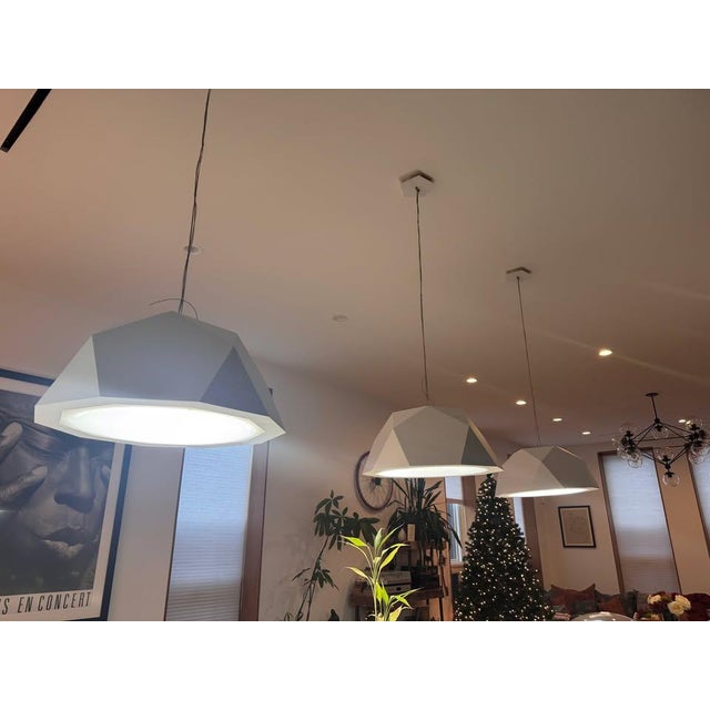 Contemporary Set of 3 Fabbian Crio D81 Pendant Lights by Gio Minelli - Matte White - 22.5" For Sale - Image 3 of 4