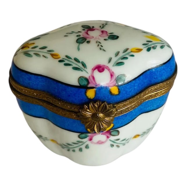 French Limoges Hand Painted Porcelain Hinged Box, Peint Main For Sale