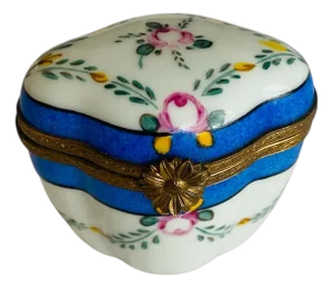 French Limoges Hand Painted Porcelain Hinged Box, Peint Main