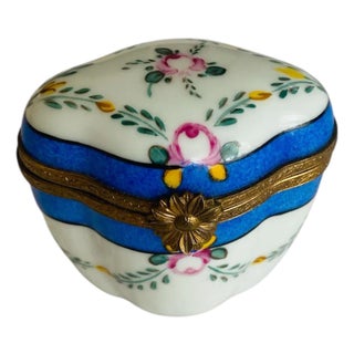 Limoges Hand Painted Porcelain Hinged Box, Peint Main For Sale