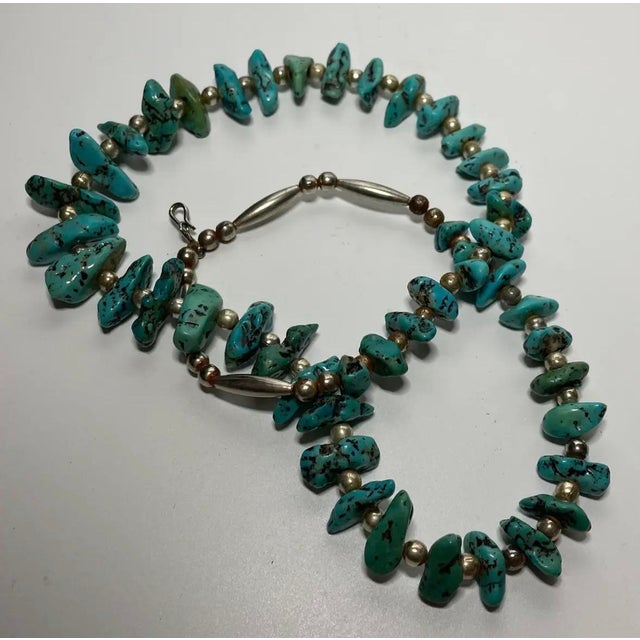 Rustic Southwestern Turquoise Nugget and Silver-Tone Bead Necklace – 25″ For Sale - Image 3 of 3