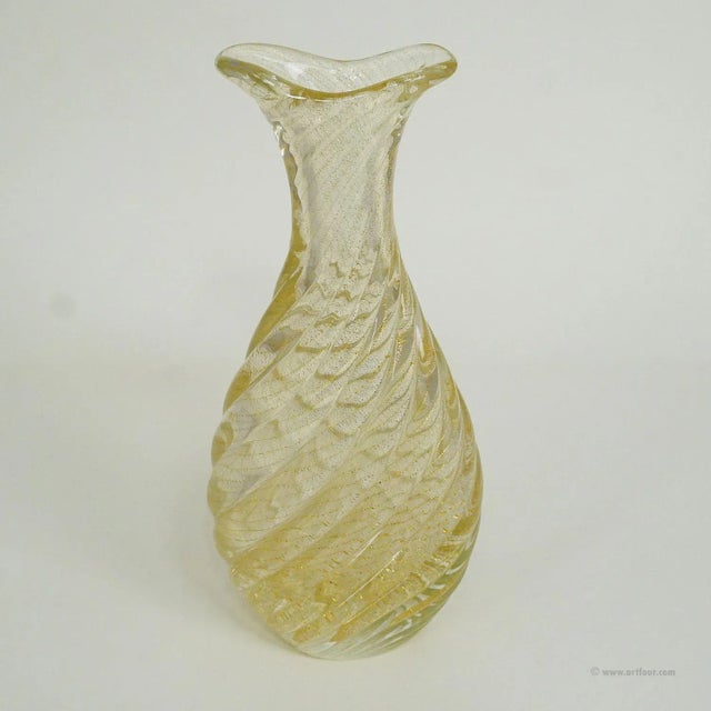 Flavio Poli for Seguso Vetri d'Arte Vase Incrociato oro 1949 A rare glass vase 'incrociato oro' manufactured by Seguso...