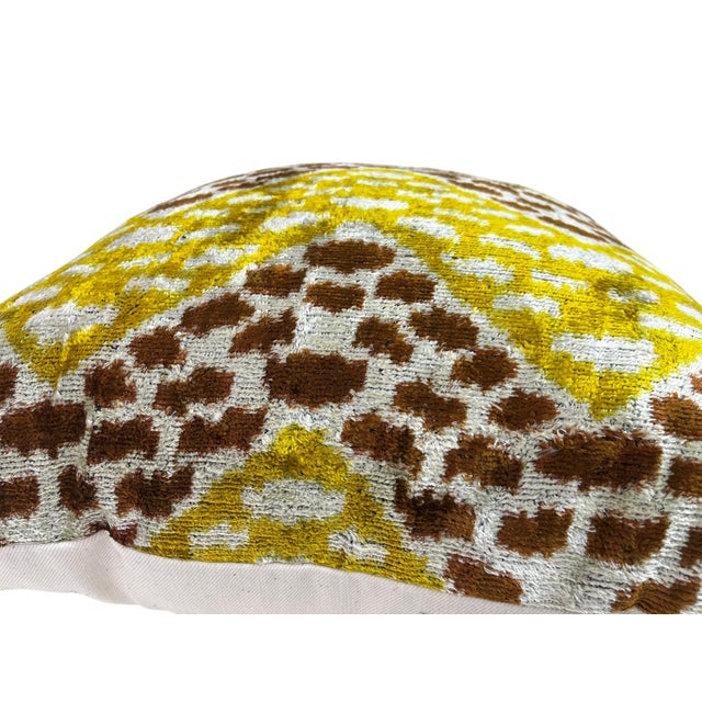 Silk Cushion Cover With Zigzag Speckled Design For Sale In Los Angeles - Image 6 of 10