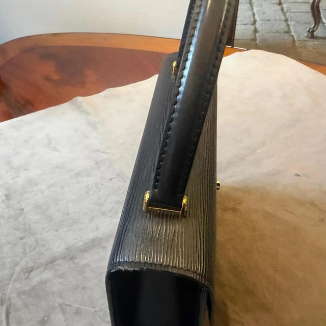 1980s Vintage Louis Vuitton Speedy 30 in Noir Epi Leather 2 For Sale - Image 17 of 18