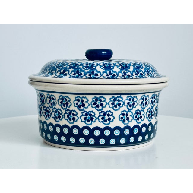 Rustic 1960s Hand Painted Folk Art Boleslawiec Stoneware Pottery Bowl With Lid Made in Poland For Sale - Image 3 of 7