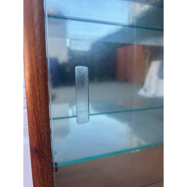 1960s Mid Century Modern Teak Display Cabinet/Bookcase by Turnidge For Sale In Los Angeles - Image 6 of 16