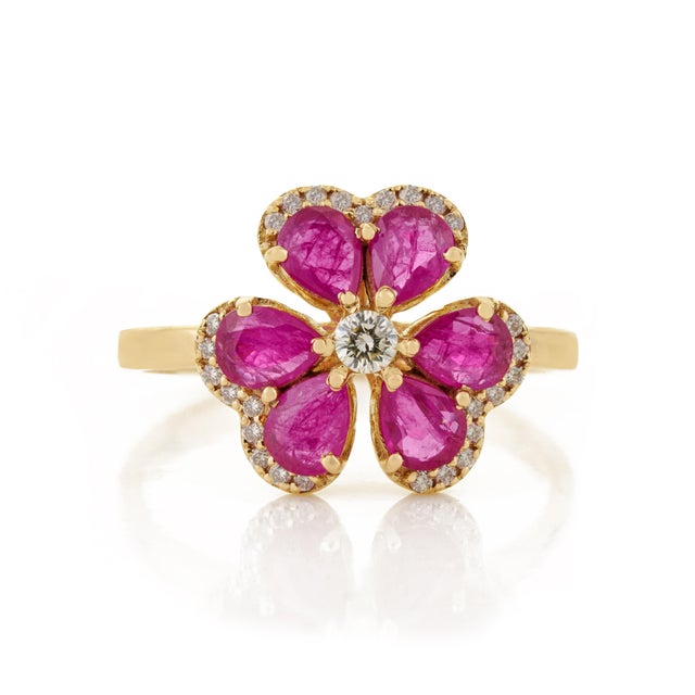 VRJewels Blooming 1.18ct Ruby Diamond Floral Cocktail Ring Size 9 in 14k Yellow Gold For Sale - Image 4 of 15