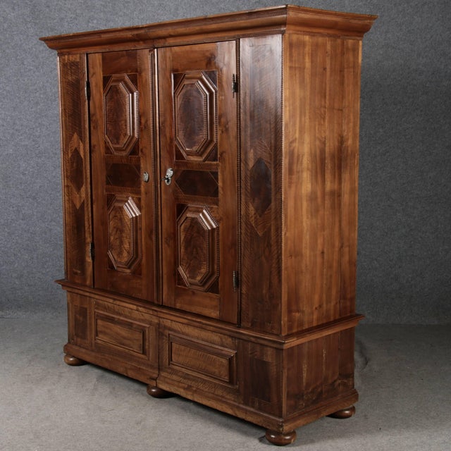 17th Century Antique Renaissance Cabinet in Walnut, 1680s For Sale - Image 5 of 18