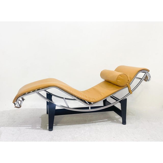 Lounge Chair Lc4 from Le Corbusier for Cassina, Cognac Leather, Italy, 2000 For Sale - Image 6 of 7