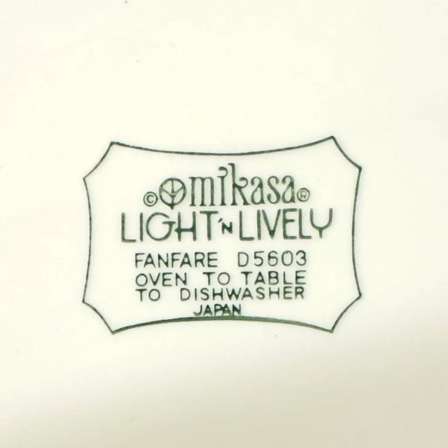 Mid 20th Century Multi Colored Snowflake / Sunflower Motif Wall Plate Curation - Group of 5 For Sale - Image 5 of 9