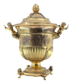 Gilded Silver Urn with Fluted Lid, Engraved Vetelatistic Motifs, Angels and Pearl Frieze