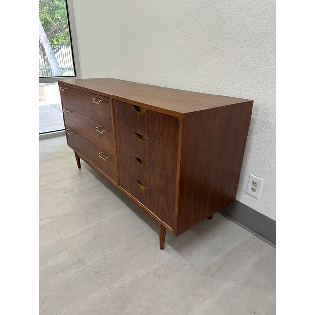 Mid-Century Modern American of Martinsville Dresser For Sale - Image 3 of 9