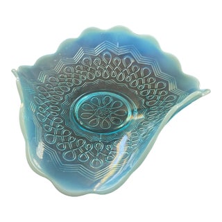 Vintage Jefferson Blue Opalescent Blue Glass Tri-Fold Dish For Sale