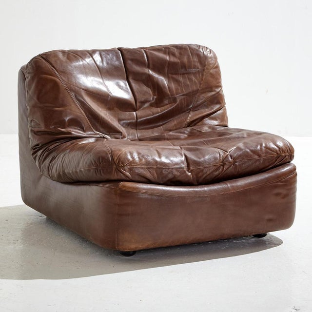 Three-seater modular sofa set from the 1970s with comfortable leather upholstery, produced by Dreipunkt. The upholstery...