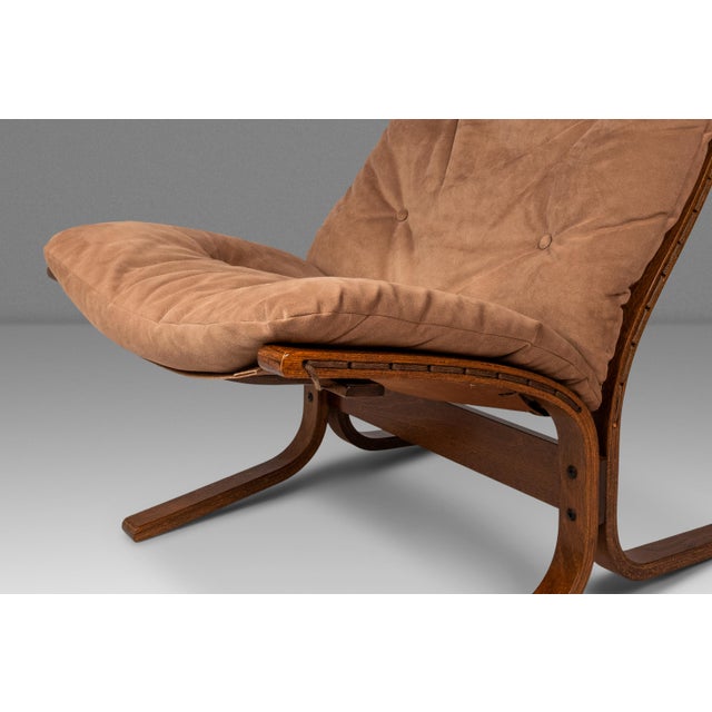 Mid-Century Scandinavian Modern High Back Siesta Lounge Chair & Ottoman Attributed to Igmar Relling for Westnofa, Norway, C. 1970's For Sale - Image 11 of 18