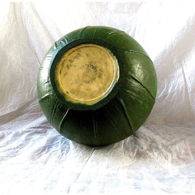 Antique 1904 Grueby Pottery Boston Matte Green Carved Leaves Vase - Artist Signed Fg For Sale In Dallas - Image 6 of 9